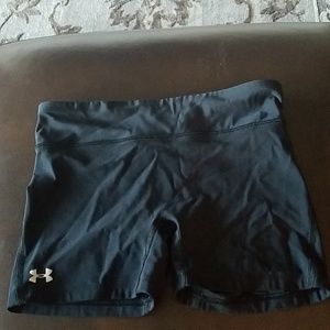 Underarmour spandex shorts